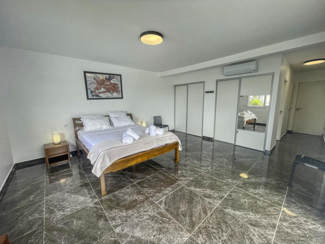 16.Location villa piscine Saint François Guadeloupe_Chambre 1 et 2 RDC